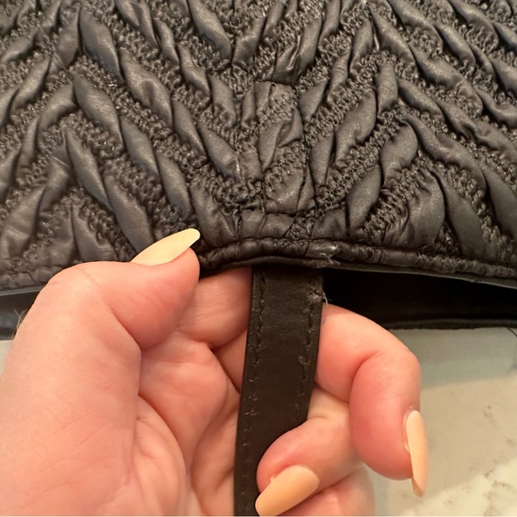 Vegan leather Banana Republic tote - Picture 5 of 9